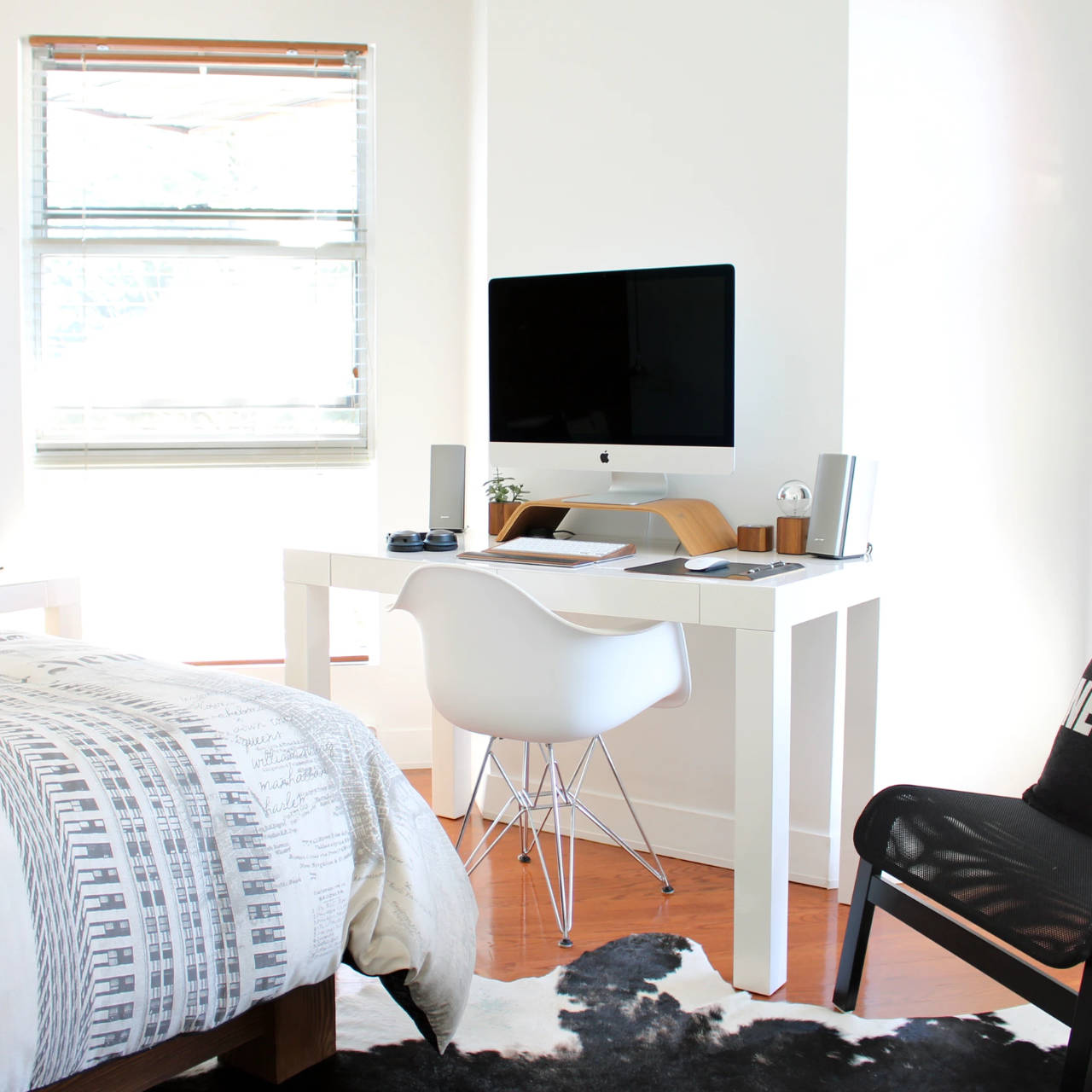 All-white suite in the bedroom