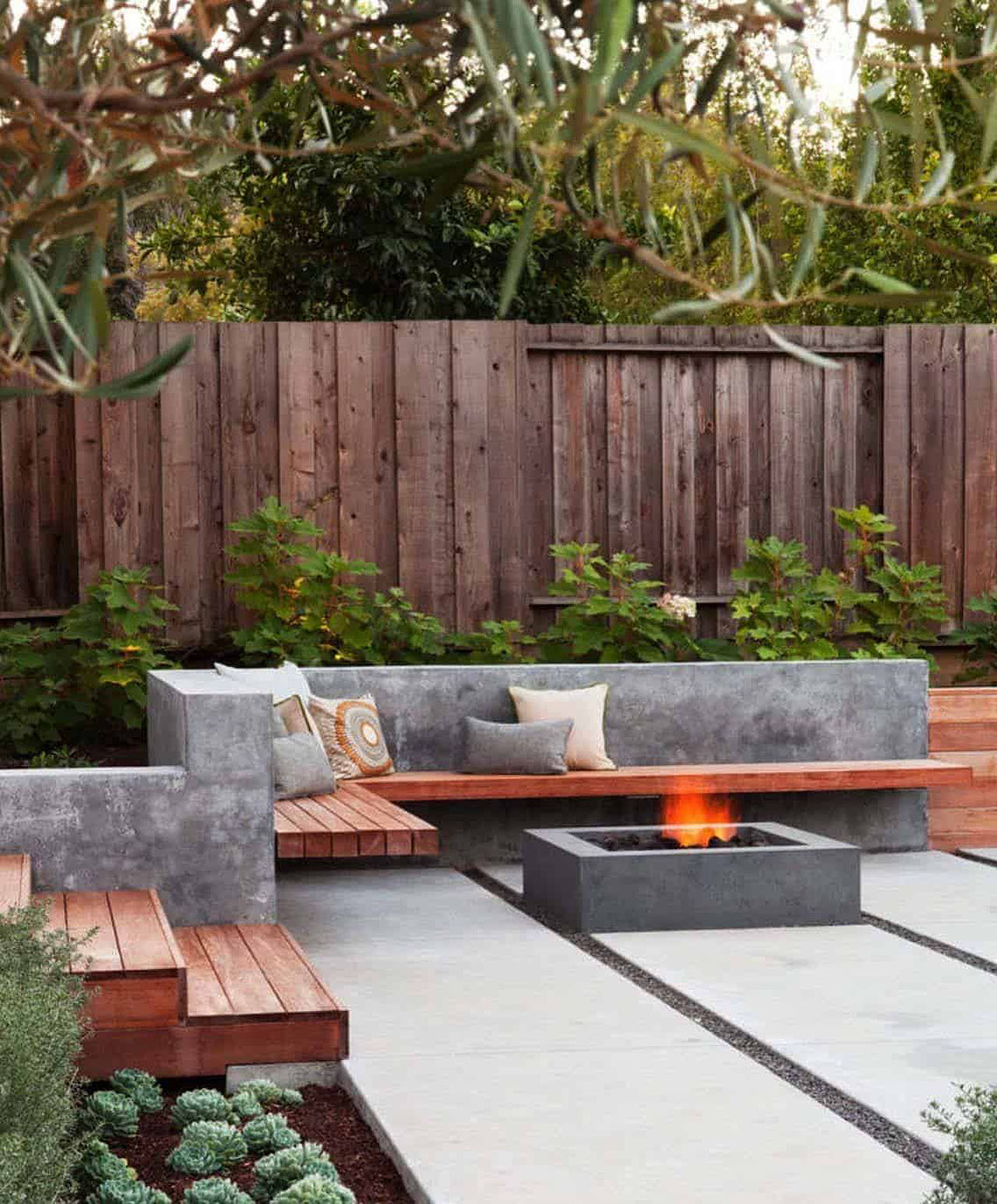 Modern-Backyard-paved-patio-raised-plainter-bench-fireplace-ideas