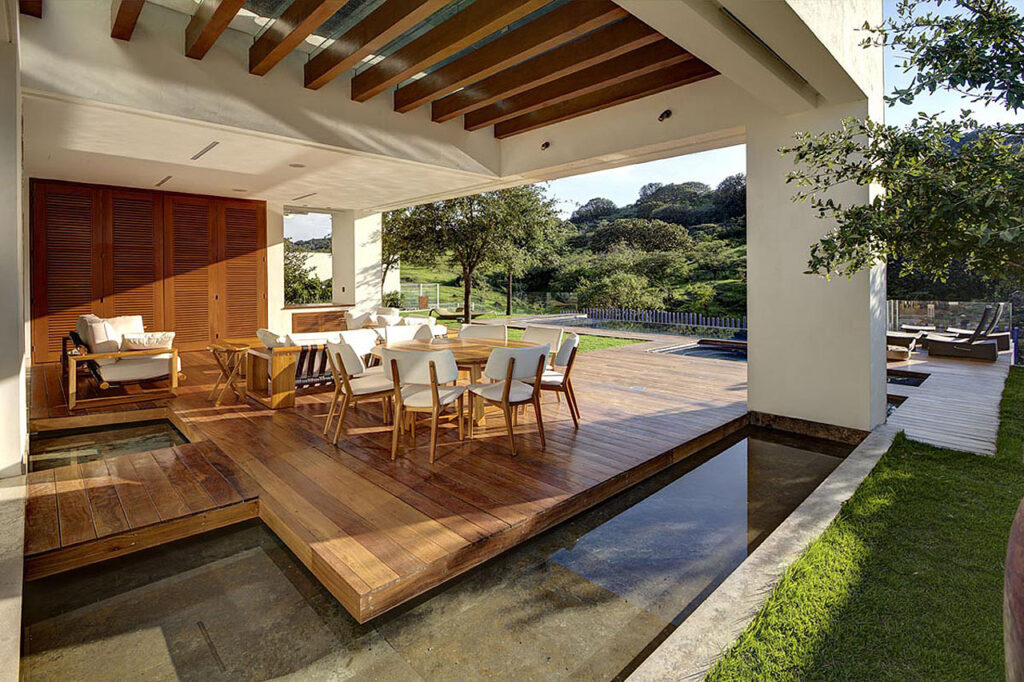 Modern-Backyard-Casa-S-Zapopan-Mexico-Water-Feature-Outdoor-Dining