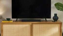 Bose-TV-Soundbar-under-TV-768x768