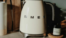 SMEG-Kettle-SQ-768x768